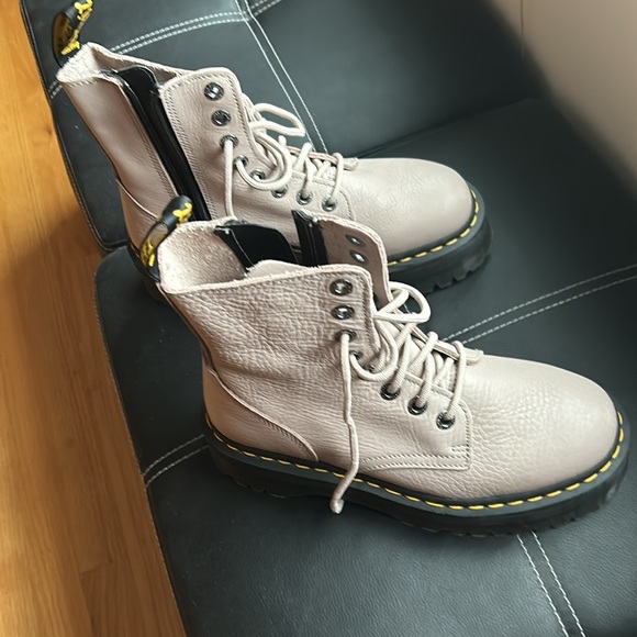 Dr. Martens Jadon III women’s size 8 - Picture 13 of 15